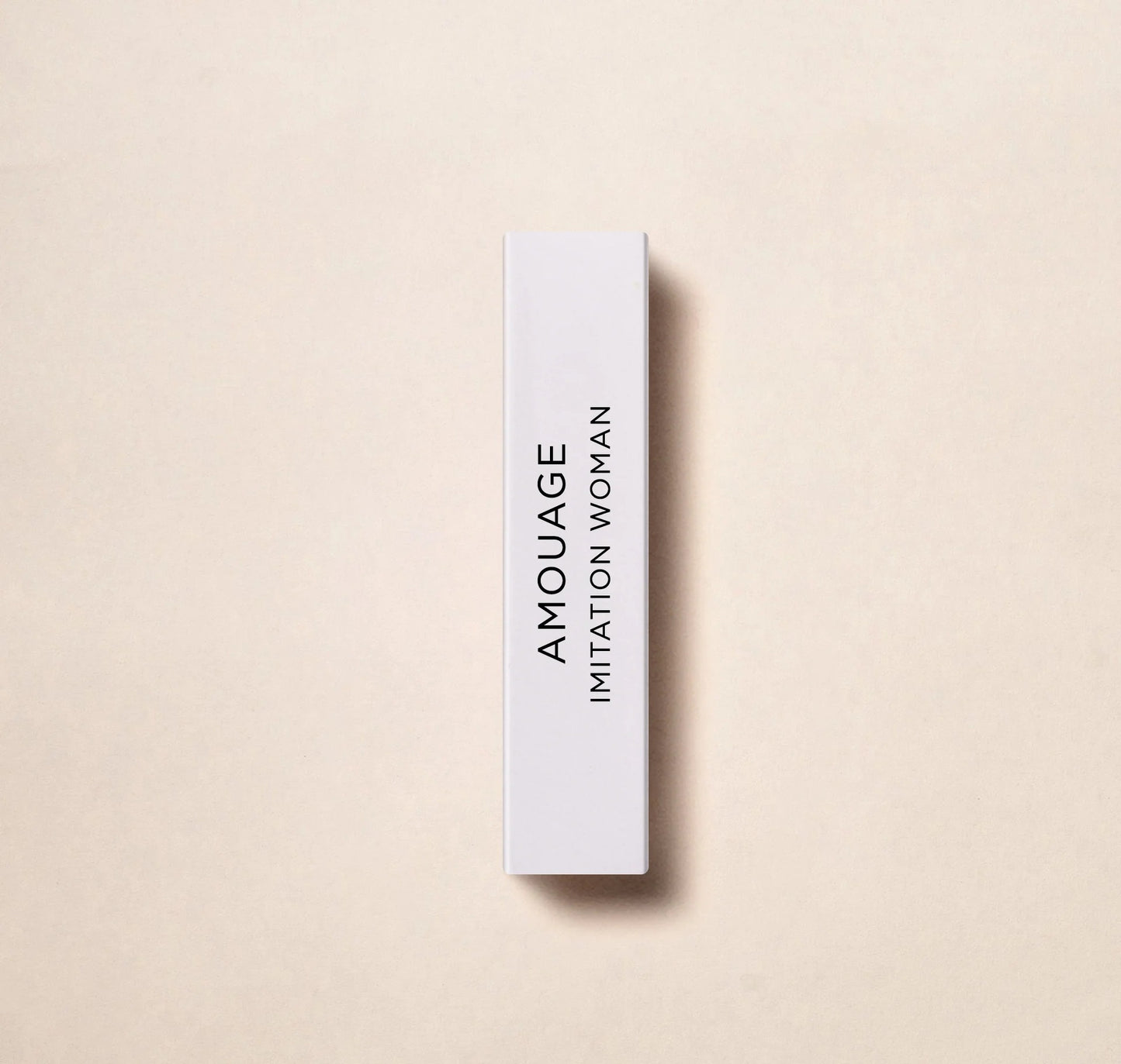 아무아주 이미테이션 우먼의 고급스러운 향을 2ml(0.06oz)의 공식 샘플로 경험해 보세요. 유명 향수 브랜드 아무아주에서 제작한 이 향수는 우아함과 세련미를 발산합니다. 본품 사용 전 테스트용으로, 또는 외출 시 가볍게 사용하기에 완벽한 향수입니다.