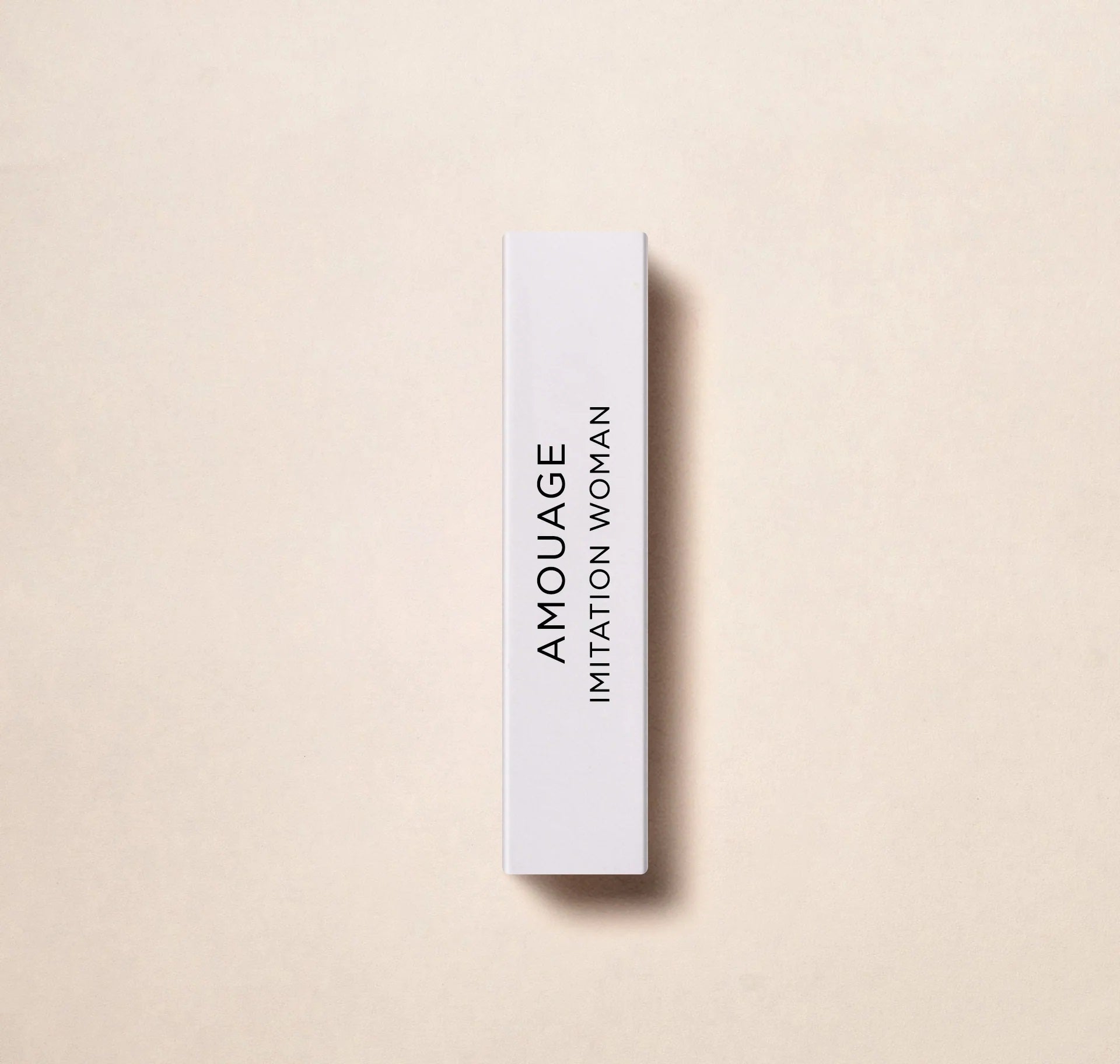 아무아주 이미테이션 우먼의 고급스러운 향을 2ml(0.06oz)의 공식 샘플로 경험해 보세요. 유명 향수 브랜드 아무아주에서 제작한 이 향수는 우아함과 세련미를 발산합니다. 본품 사용 전 테스트용으로, 또는 외출 시 가볍게 사용하기에 완벽한 향수입니다.
