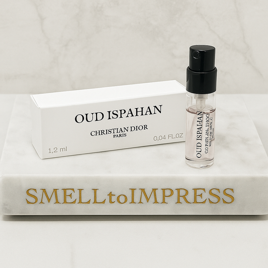 크리스챤 디올 우드 이스파한 (유니섹스) EDP 1.2ML 공식 향수 샘플, 스멜투임프레스 대리석 스탠드에 전시